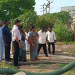 தூத்துக்குடி மாவட்டத்திற்கு கனமழை எச்சரிக்கை விடப்பட்டுள்ளதை தொடர்ந்து மாநகராட்சி பகுதியில் மழைநீரை வெளியேற்றும் வடிகால்களை கலெக்டர் லட்சுமிபதி, மேயர் ஜெகன் பெரியசாமி, ஆணையர் மதுபாலன் ஆகியோர் பார்வையிட்டனர்.