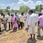 அதிமுக சார்பில் ஆட்டோ தொழிலாளர்களுக்கு. முன்னாள் அமைச்சர் எஸ்.பி.சண்முகநாதன் நலத்திட்ட உதவிகள் வழங்கினார்.