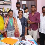 அன்னியூர் சிவாவிற்கு உதயசூாியன் சின்னத்தில் வாக்களியுங்கள் அமைச்சர் கீதாஜீவன் துண்டு பிரசுரம் வழங்கி வாக்கு சேகாித்தார்.