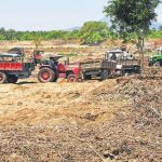 சாதனை படைத்த தூத்துக்குடி மாணவி அமைச்சர் கீதாஜீவனிடம் வாழ்த்து பெற்றார்.