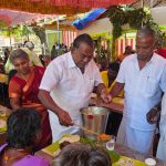 தூத்துக்குடி மாரியம்மன் கோவில் கொடைவிழாவை யொட்டி அன்னதானத்தை மேயர் ஜெகன் பொியசாமி தொடங்கி வைத்தார்.