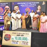 விளாத்திகுளம் பஞ்சாயத்து யூனியன் தொடக்கப்பள்ளி மாணவ மாணவியர்களுக்கு அறம் செய்ய அறக்கட்டளை சார்பில் சீருடைகள் வழங்கப்பட்டது.