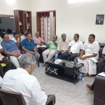 மக்கள்  மனதில் இமான் அண்ணாச்சி: கனமழையில் சாலையோர மக்களுக்கு உணவு வழங்கினார்.