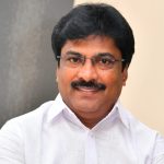 தூத்துக்குடியில் அதிமுக  முன்னாள் அமைச்சர் சி.த.செல்லப்பாண்டியன் தலைமையில் மனிதசங்கிலி போராட்டம் நடைபெற்றது.